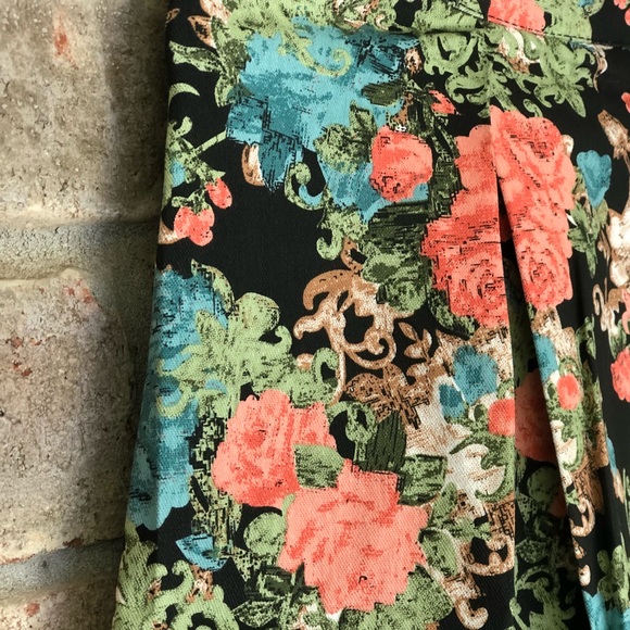 Floral Fixation Skirt - Picture 2 of 6